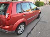 Gebraucht Ford Fiesta 65 PS (47 kW) 2006 Rot Kleinwagen