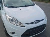 Gebraucht Ford Fiesta 120 PS (88 kW) 2012 Weiß Kleinwagen