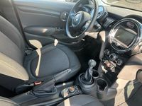 Gebraucht Mini Cooper 136 PS (100 kW) 2017 Rot Kleinwagen