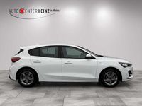 Używany Ford Focus ST-Line 125 KM (91 kW) 2022 Biały Sedan/Limuzyna