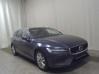 Gebraucht Volvo V60 Momentum 197 PS (144 kW) 2022 Denim blue metallic Kombi