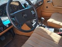 Gebraucht Mercedes E230 136 PS (100 kW) 1988 Grün Limousine