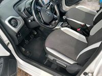 Gebraucht Toyota Aygo 69 PS (50 kW) 2016 Weiß Kleinwagen