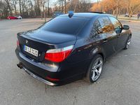 Gebraucht BMW 550 367 PS (269 kW) 2005 Blau Limousine