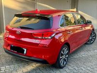 Gebraucht Hyundai i30 Intro Edition 110 PS (80 kW) 2017 Rot Limousine