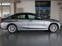 Gebraucht BMW 320 184 PS (135 kW) 2024 Skyscraper grau metallic Limousine