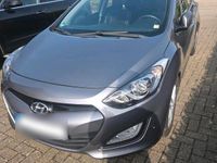 Gebraucht Hyundai i30 128 PS (94 kW) 2012 Grau Limousine
