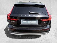 Gebraucht Volvo V60 CC Plus 197 PS (144 kW) 2023 Onyx black / metallic Kombi