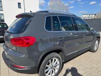 Gebraucht VW Tiguan LOUNGE 125 PS (91 kW) 2015 Grau SUV