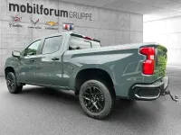 Neu Chevrolet Silverado LT 426 PS (313 kW) 2026 Cypress grey SUV