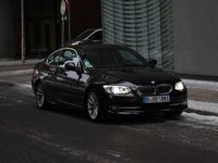 Gebraucht BMW 325 204 PS (150 kW) 2010 Schwarz Coupé