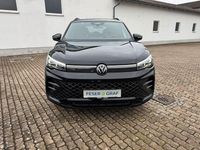 Gebraucht VW Tiguan R-line 150 PS (110 kW) 2025 Deep black perleffekt SUV