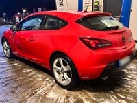 Gebraucht Opel Astra GTC 140 PS (102 kW) 2013 Rot Limousine
