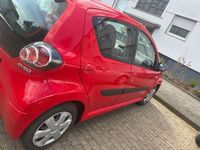 Gebraucht Toyota Aygo 68 PS (50 kW) 2010 Rot Kleinwagen