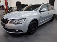 Gebraucht Skoda Superb Active 125 PS (91 kW) 2013 Silber Kombi