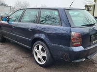 Gebraucht Audi A4 105 PS (77 kW) 1999 Blau Kombi
