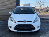 Gebraucht Ford Fiesta Trend 82 PS (60 kW) 2011 Weiß Kleinwagen