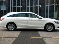 Gebraucht Mercedes CLA180 122 PS (89 kW) 2016 Calcitweiss/zirrusweiss Limousine