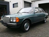 Gebraucht Mercedes E230 136 PS (100 kW) 1981 Grün Limousine