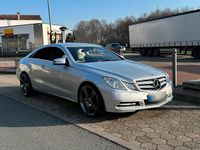 Gebraucht Mercedes E200 184 PS (135 kW) 2011 Silber Coupé