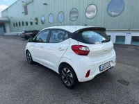 Gebraucht Hyundai i10 Trend 63 PS (46 kW) 2025 Atlas white / sol Kleinwagen