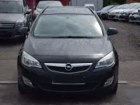 Używany Opel Astra Design Edition 120 KM (88 kW) 2011 Czarny Kombi