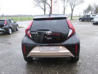 Gebraucht Toyota Aygo X x-style 72 PS (52 kW) 2022 Ginger beige metallic/ night sky black SUV