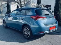 Gebraucht Toyota Auris Hybrid Design 99 PS (72 kW) 2015 Blue metallic Kleinwagen