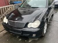 Gebraucht Mercedes C180 143 PS (105 kW) 2005 Schwarz Kombi