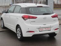 Gebraucht Hyundai i20 Classic 84 PS (61 kW) 2017 Polar white Limousine