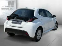 Gebraucht Toyota Yaris Hybrid 116 PS (85 kW) 2023 Weiß Limousine
