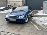 Second-hand Mercedes C220 146 CP (107 kW) 2005 Albastru Berlinǎ