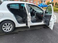 Gebraucht Opel Astra 90 PS (66 kW) 2009 Weiß Kleinwagen