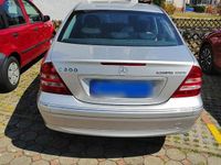 Second-hand Mercedes C200 Classic 163 CP (119 kW) 2004 Argintiu Berlinǎ