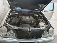 Gebraucht Mercedes E320 Avantgarde 224 PS (164 kW) 1998 Silber Limousine