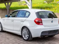 Używany BMW 118 Shadowline 143 KM (105 kW) 2007 Biały Hatchback