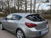 Gebraucht Opel Astra 140 PS (102 kW) 2011 Silber Limousine