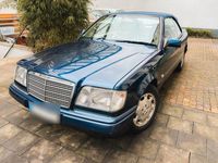 Gebraucht Mercedes E220 150 PS (110 kW) 1996 Blau Cabrio