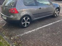 Second-hand VW Golf V 105 CP (77 kW) 2004 Gri Hatchback