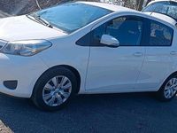 Gebraucht Toyota Yaris 69 PS (50 kW) 2012 Weiß Kleinwagen