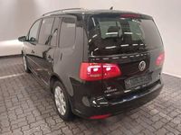 Gebraucht VW Touran Cup 105 PS (77 kW) 2015 Schwarz Van / Kleinbus