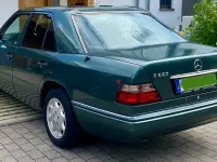 Gebraucht Mercedes E220 150 PS (110 kW) 1995 Grün Limousine