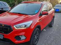 Gebraucht Ford Kuga 150 PS (110 kW) 2017 Rot SUV