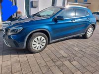 Gebraucht Mercedes GLA220 170 PS (125 kW) 2019 Blau SUV