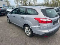 Gebraucht Ford Focus Ambiente 101 PS (74 kW) 2013 Silber Limousine