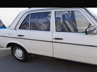 Gebraucht Mercedes 240 72 PS (52 kW) 1984 Weiß Limousine