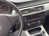 Second-hand BMW 318 143 CP (105 kW) 2009 Argintiu Break