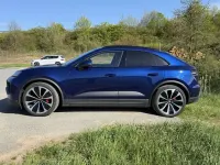 Second-hand Porsche Macan 380 kW (517 CP) 2025 Albastru SUV