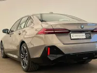 Gebraucht BMW i5 Shadowline 442 kW (601 PS) 2025 Oxidgrau ii metallic Limousine