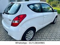 Gebraucht Hyundai i20 Edition 77 PS (56 kW) 2011 Weiß Kleinwagen